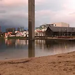 Sjarmerende hybel med eget bad og egen bakgård!