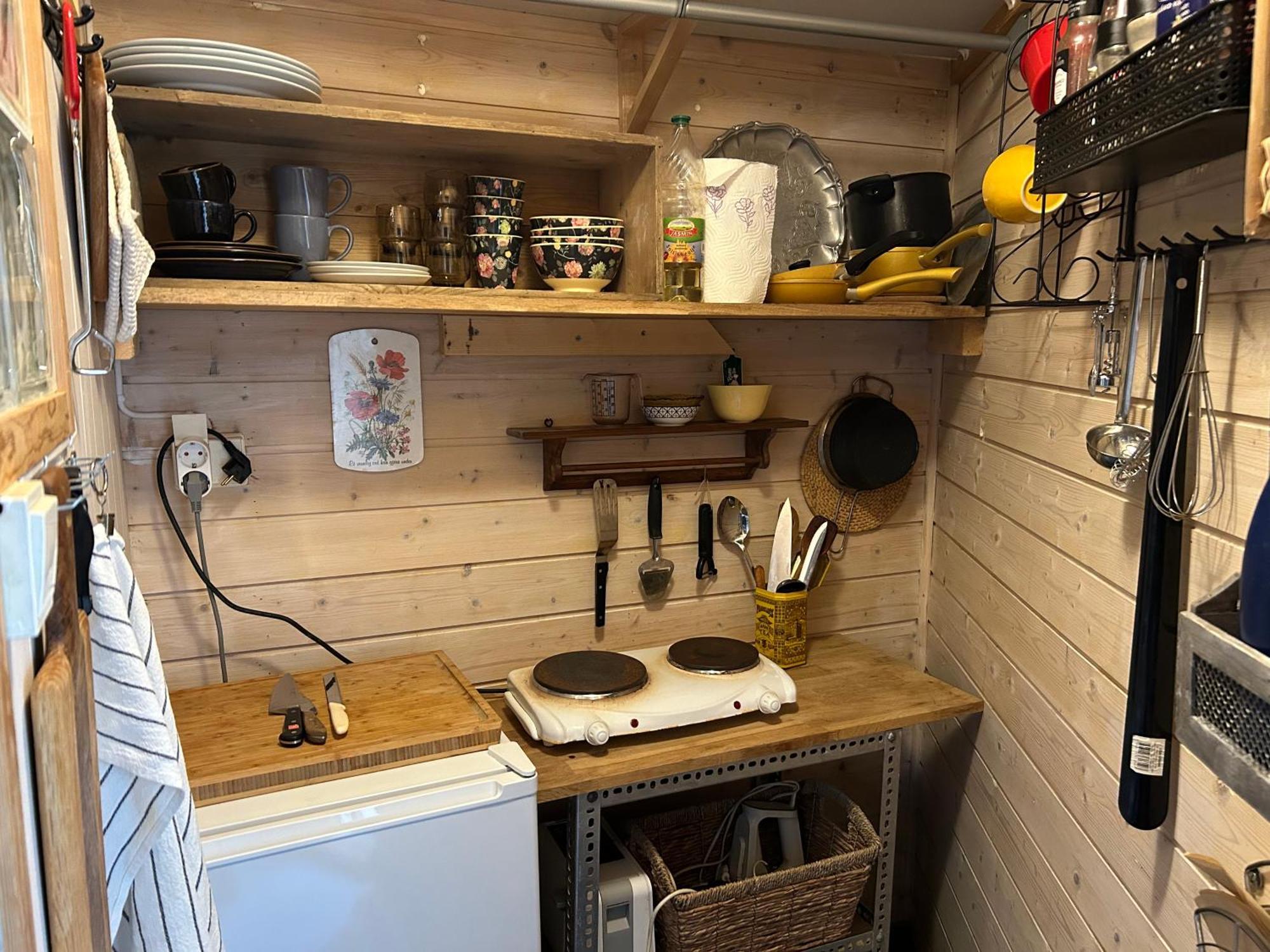 Sjarmerende Hybel Med Eget Bad Og Egen Bakgård!